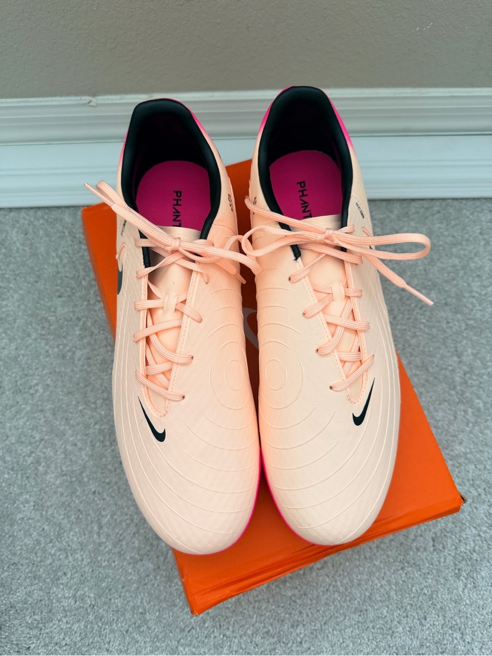 NEW Nike Men’s Phantom GX II Academy AG Soccer Cleats in Crimson Tint, size 12 - Picture 4 of 8
